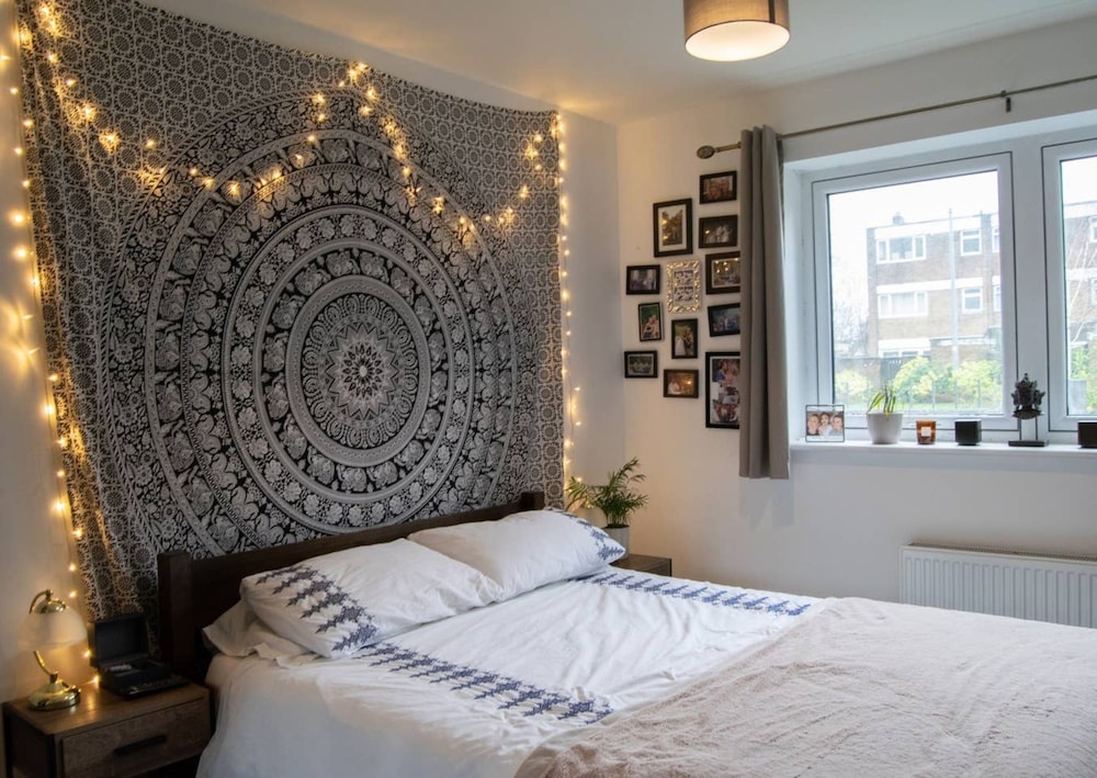 Contemporary 1 Bedroom Flat Near Mile End Station