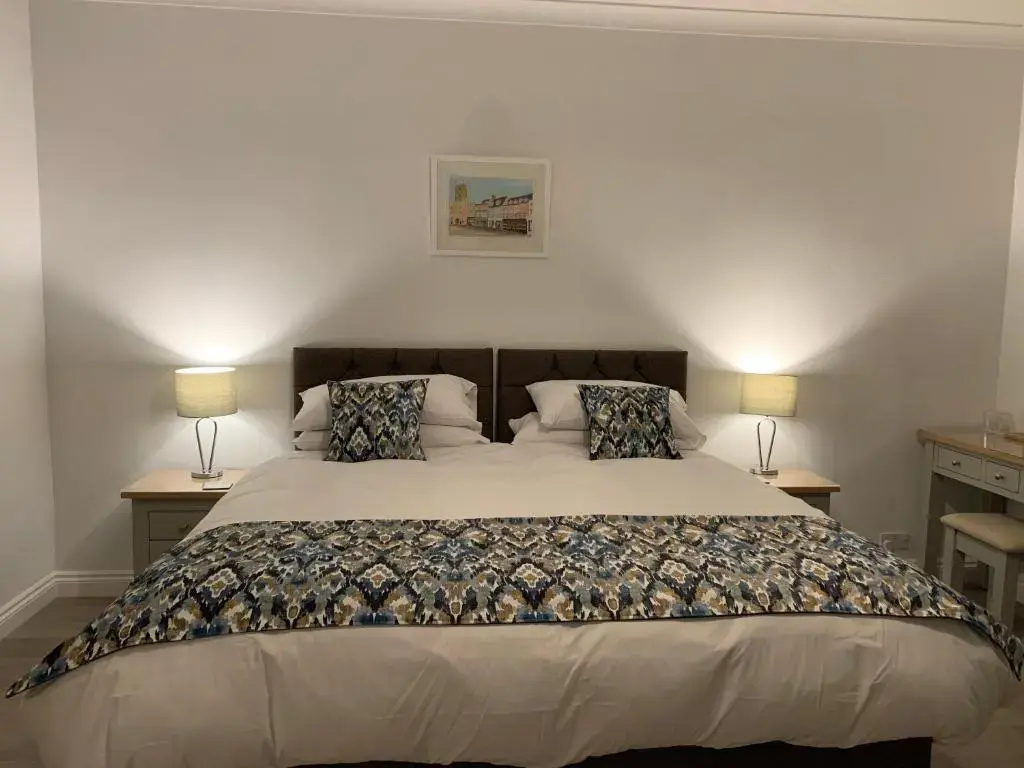 Deluxe Double room (full double bed)