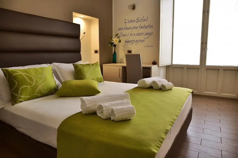 Standard Double room with balcony (full double bed)