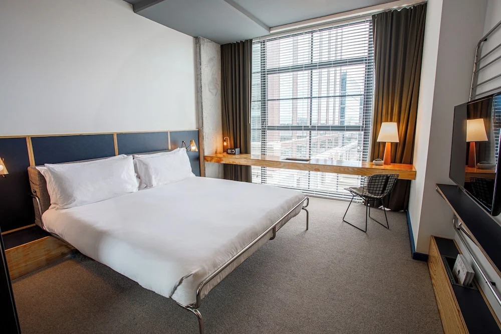 Deluxe Accessible Double room (full double bed)