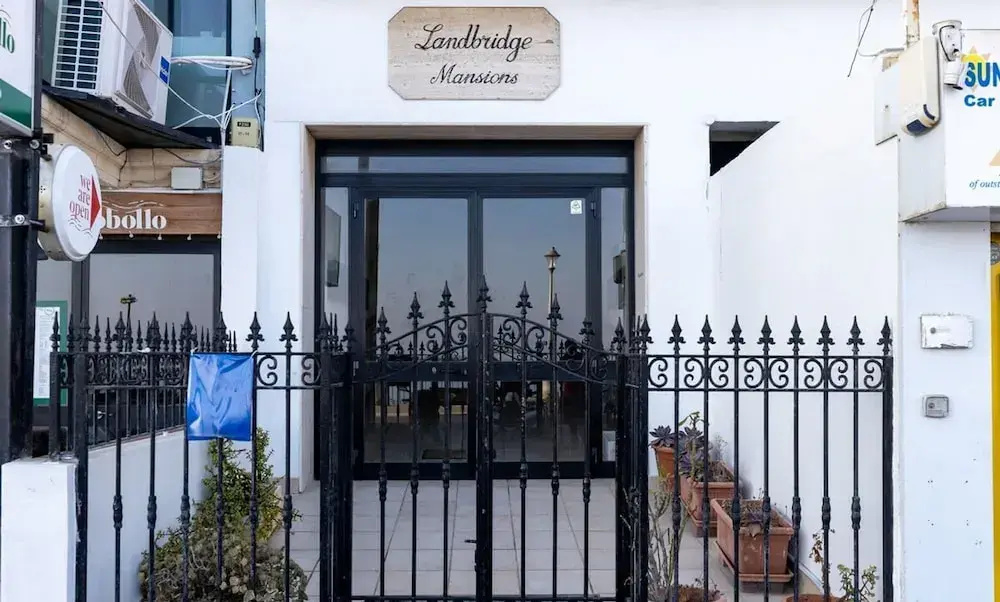 Stunning Seaviews Prime Location Lovely Home