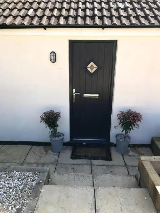 Lovely two bedroom bungalow with hot tub