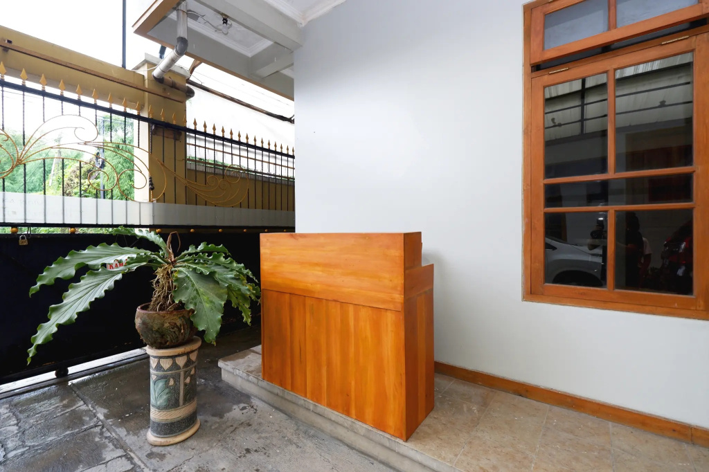 Lobby & Reception