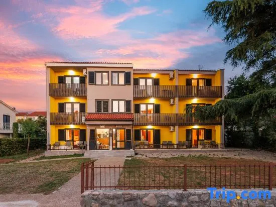 Charming Studio Rental in Malinska-Dubašnica with Garden View
