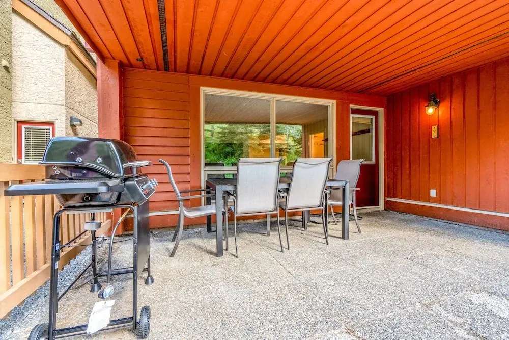 Fully RENOVATED Studio | Ski In/Out: Closest Condo to Lift | Pool & Hot Tubs
