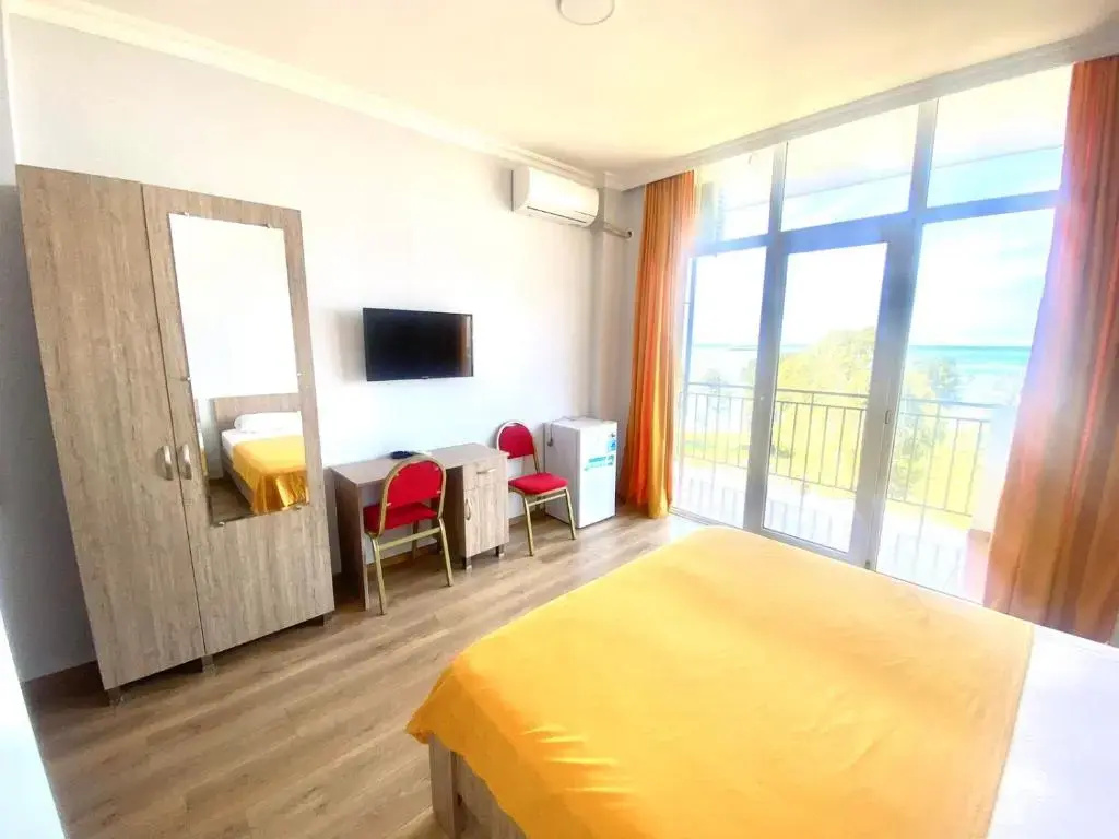 Deluxe Double room with balcony and with sea view (full double bed)