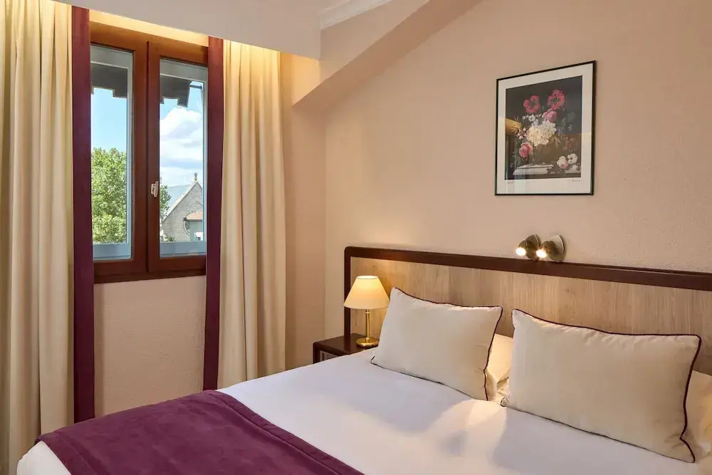 Standard Double room with city view (full double bed)