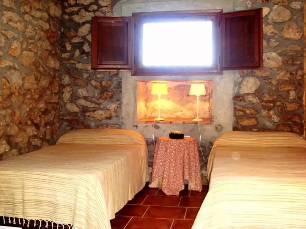 4 Bedrooms Cottage