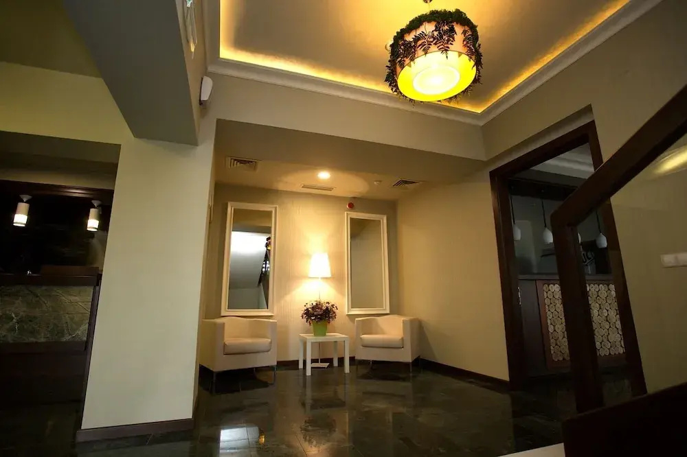 Lobby & Reception