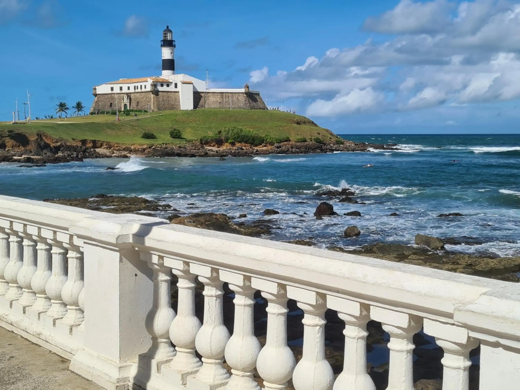 100 Axé Bahia Próximo ao Farol da Barra Salvador WIFI 300 Mega