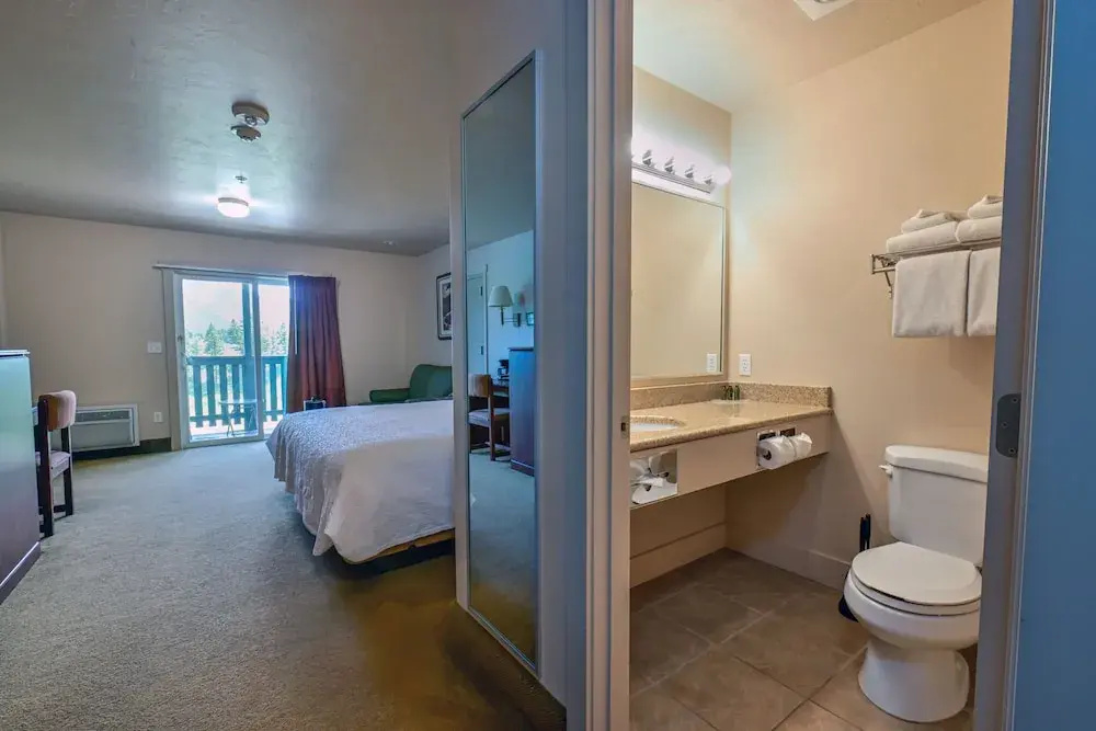 Classic Double room with balcony and with river view (full double bed)