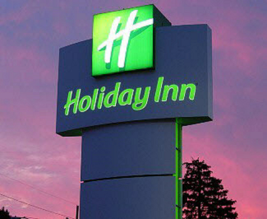 Hotel RL Cleveland Airport West