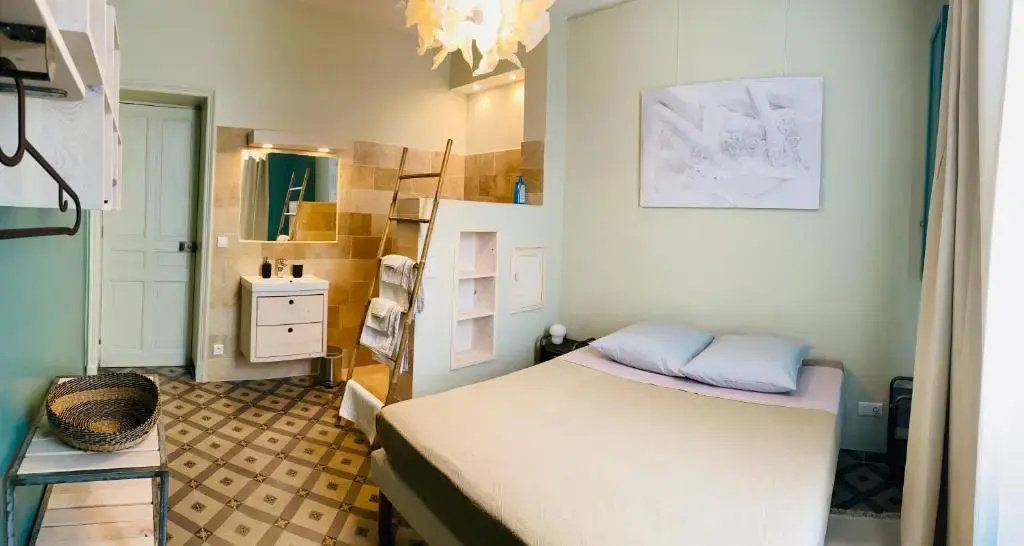 Economy room