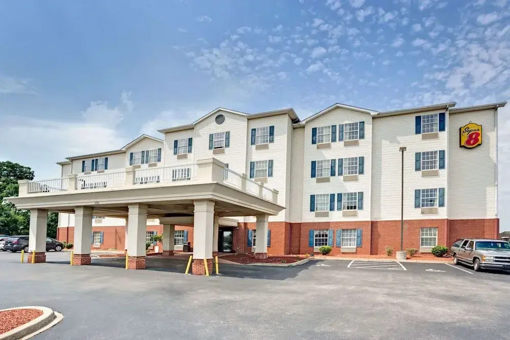 Super 8 Louisville/Expo Center