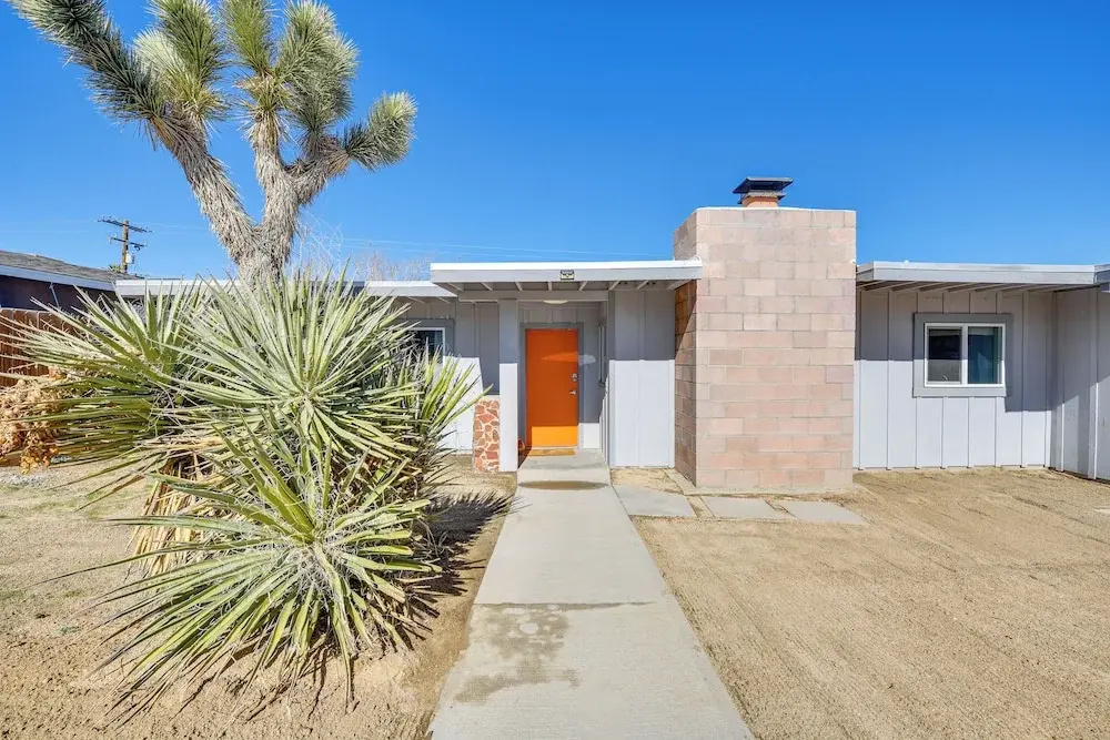 Joshua Tree Vacation Home w/ Private Hot Tub!