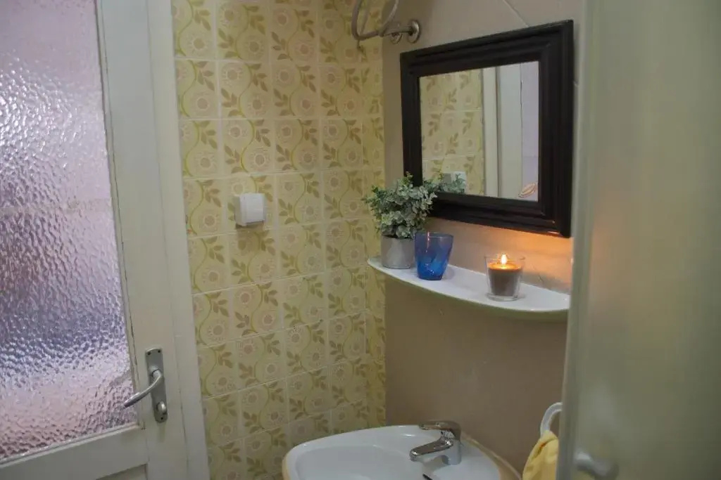 Standard Quadruple room with city view