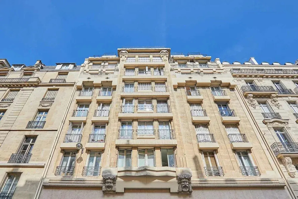 Modern Studio Montaigne Champs Elysees