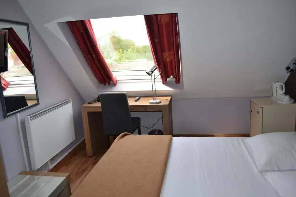 Standard Double room (full double bed)