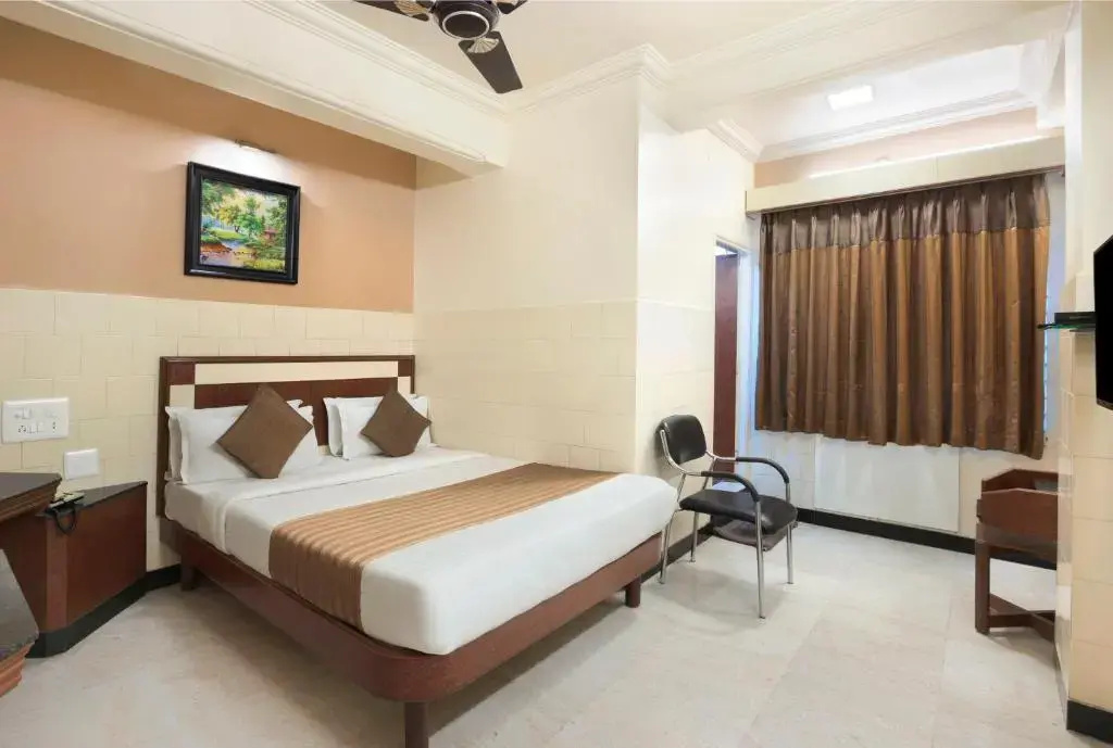 Deluxe Double room (full double bed)