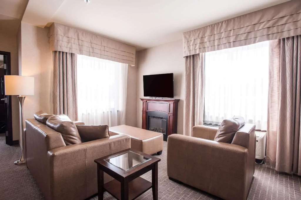 Double Suite (full double bed)