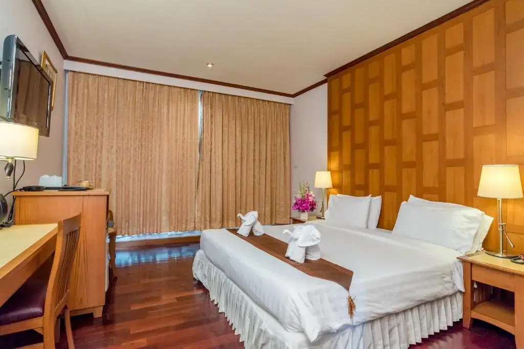 Superior Double room with city view (full double bed)