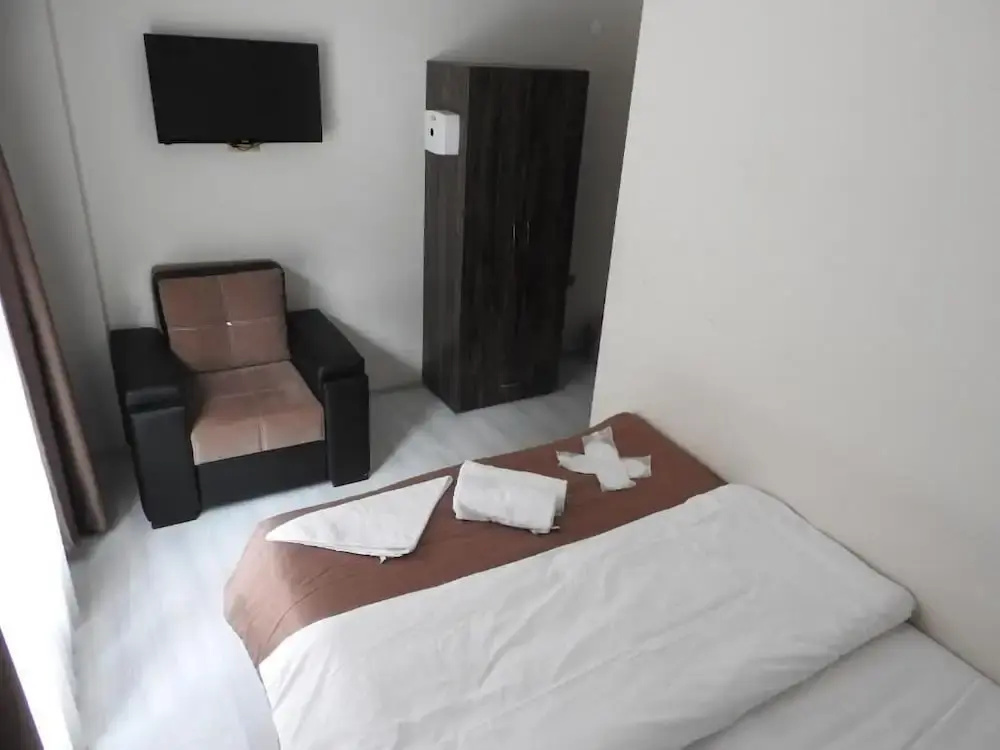 Deluxe Double room (full double bed)