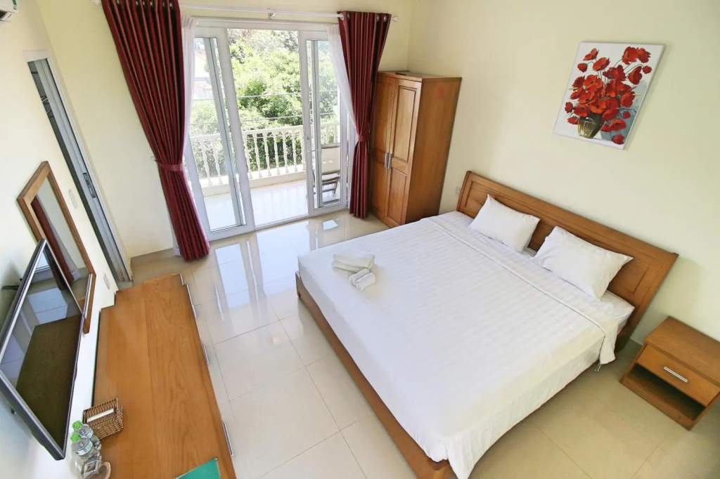 Deluxe Double room with balcony (full double bed)