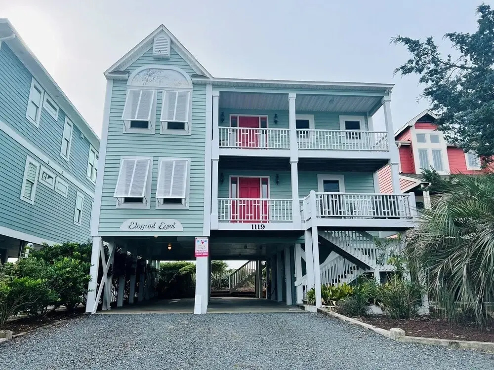 Elegant Egret 4 Bedroom Home by RedAwning