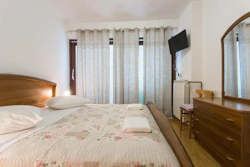 Economy room