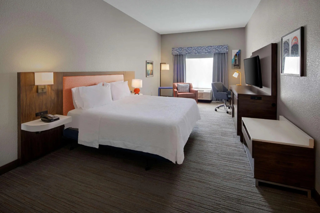 Standard Double room with city view (full double bed)