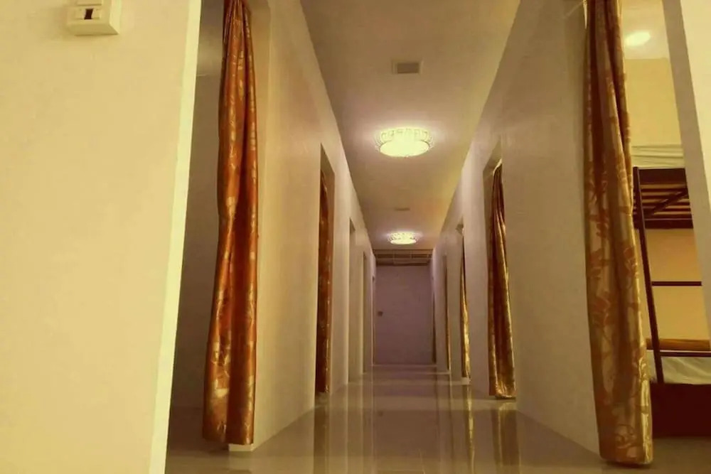 Кровать в общем номере в Samui Lakeside Hostel - Adults Only