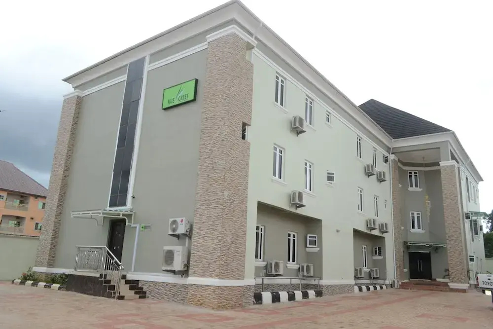 Nue-Crest Hotels And Suites