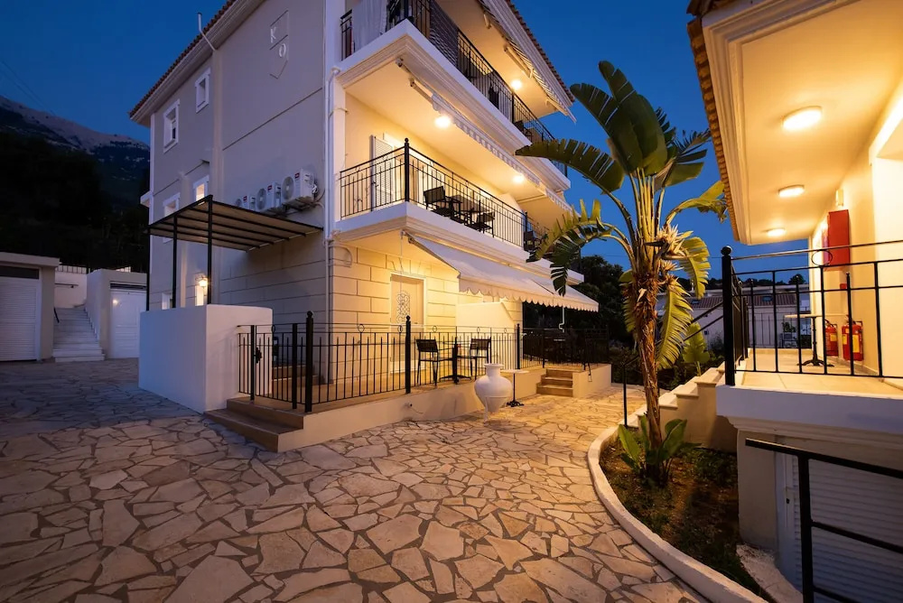 Thomatos Apartments Lourdas Beach