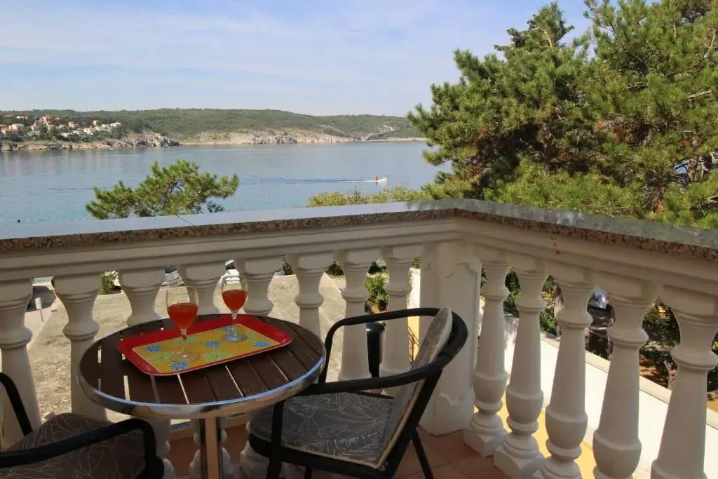 1 Bedroom Apartment with balcony and with sea view