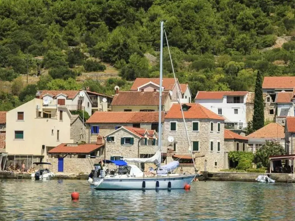 Apartment Mirni - 5 m from sea