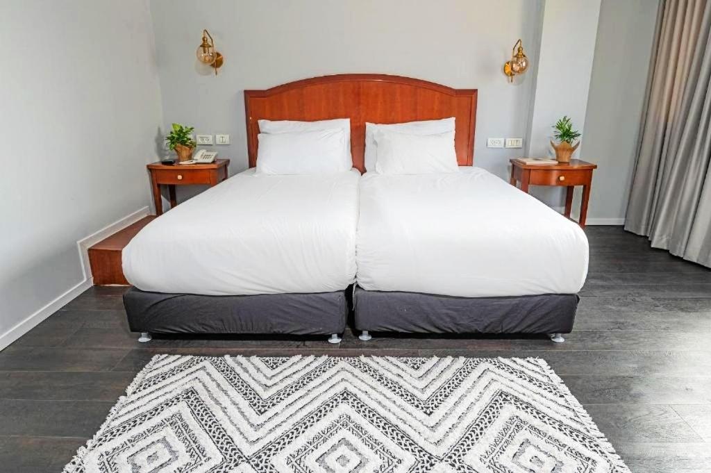 Classic Double room (full double bed)