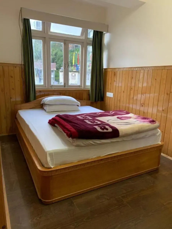 Deluxe Double room (full double bed)