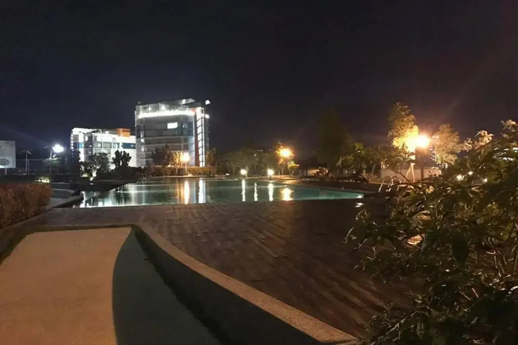 HB1614 ,Cyberjaya, Lake view, WiFi, Netflix, Free Parking, Gym, Swimming Pool, Basket Ball Court, Family play area