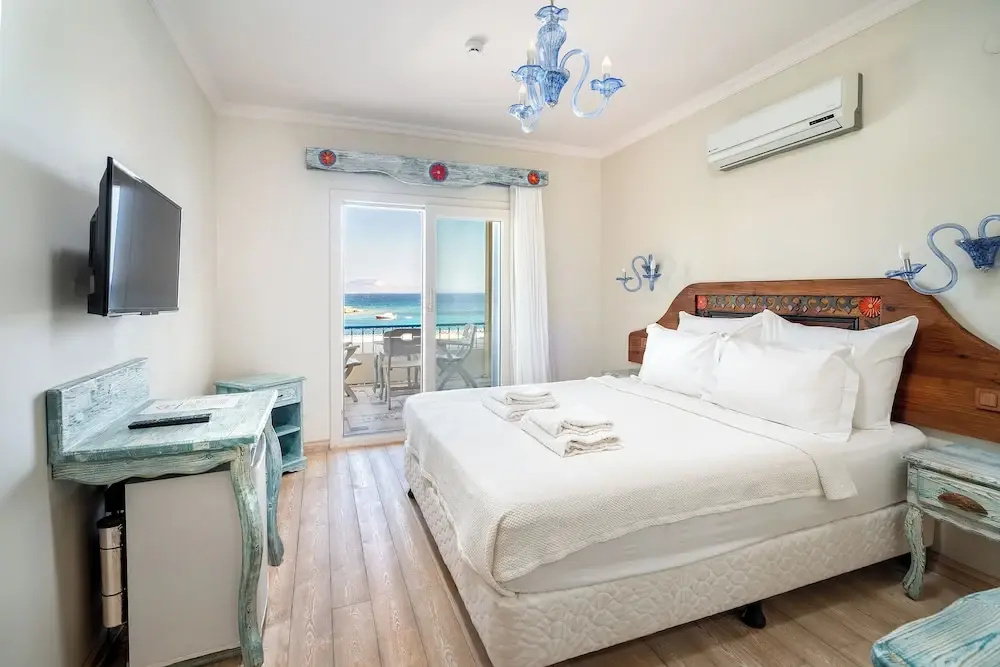 Standard room with balcony and with sea view