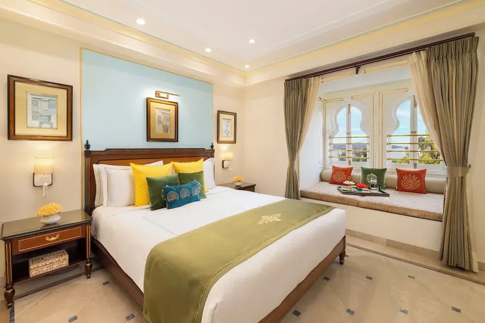 Deluxe Suite with lake view