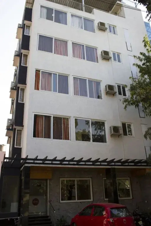Aira Apartments by OYO Rooms