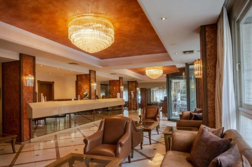 Lobby & Reception