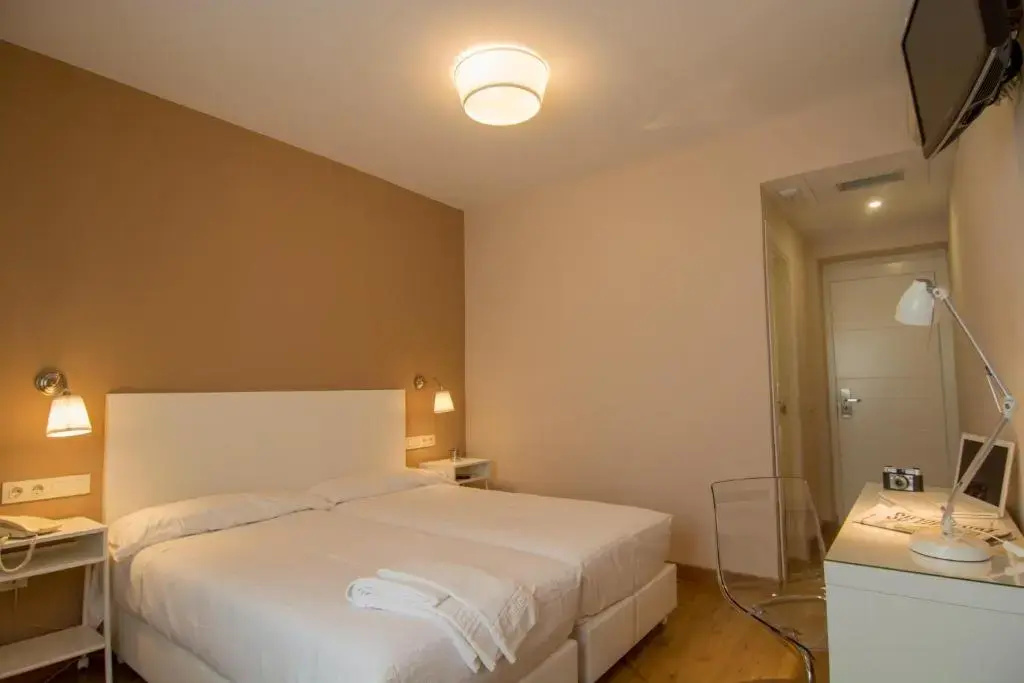 Standard Double room (full double bed)
