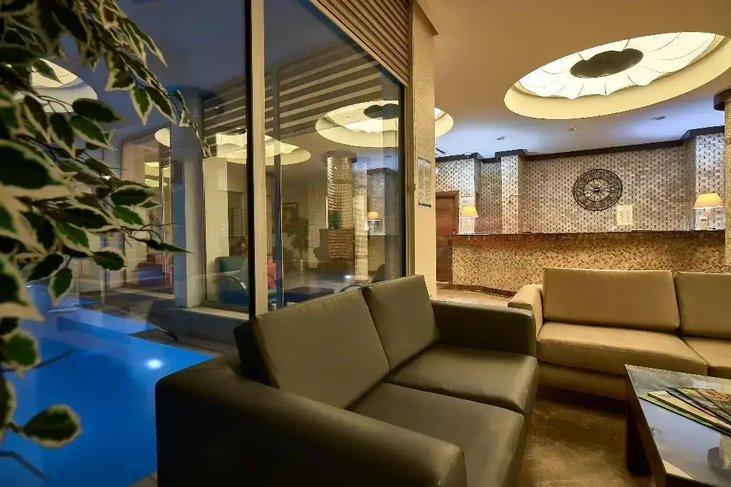 Lobby & Reception