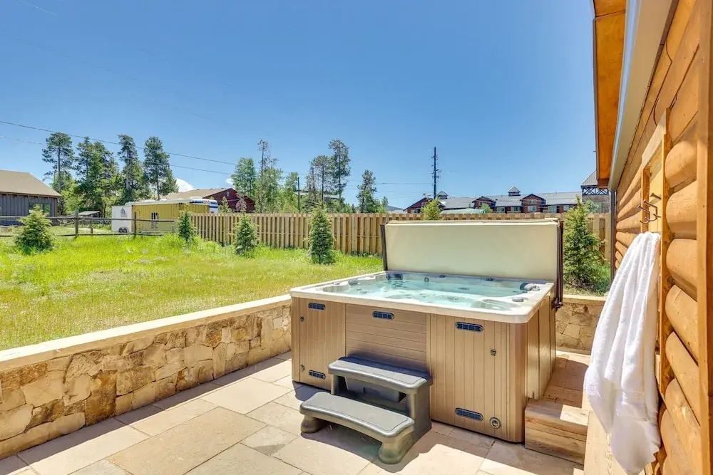 Updated Silverthorne Home w/ Hot Tub & Mtn Views!