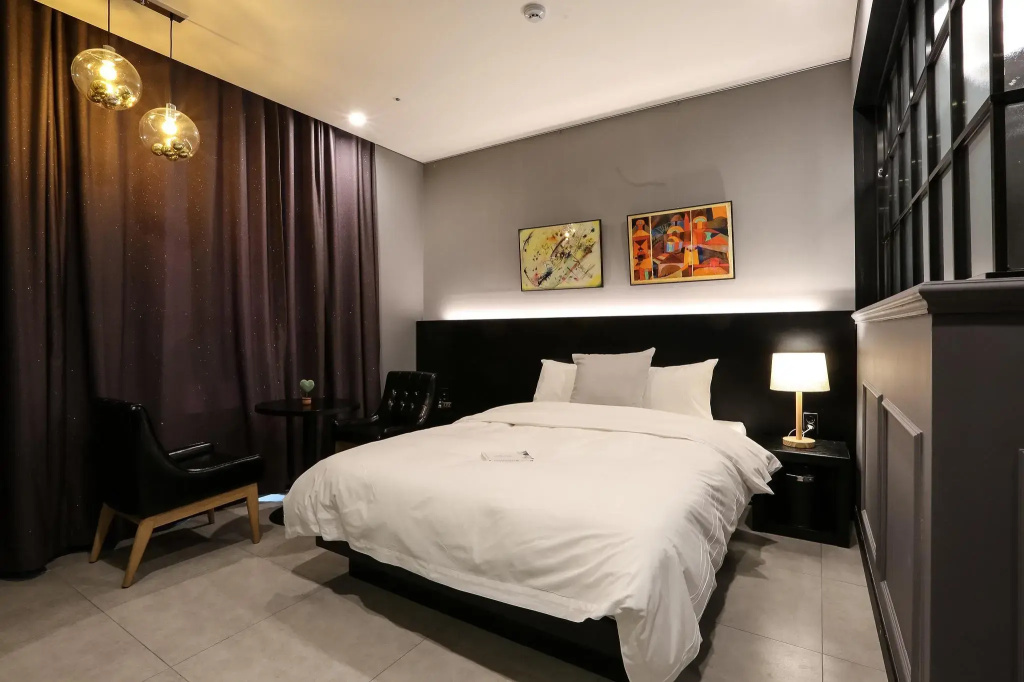 Classic Double room (full double bed)