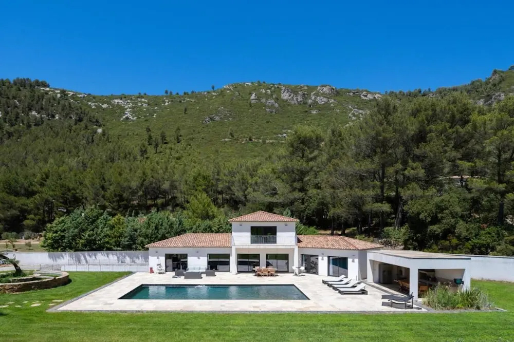 Voir la photo 2 — Villa With Heated Swimming Pool spa gym and Cinema