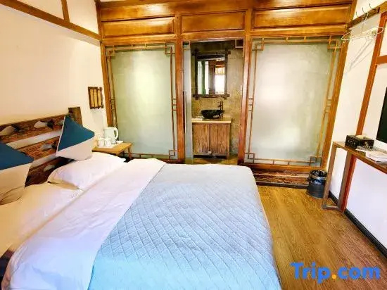 Standard Double room with courtyard view (full double bed)