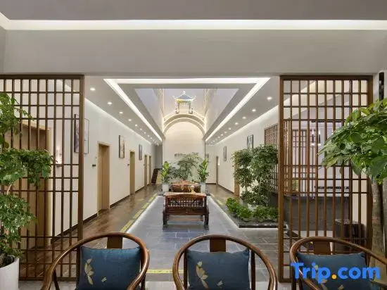 Fenghuang Manqin Courtyard Homestay
