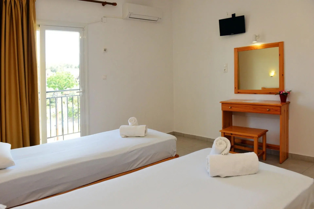 Superior Double room with balcony (full double bed)
